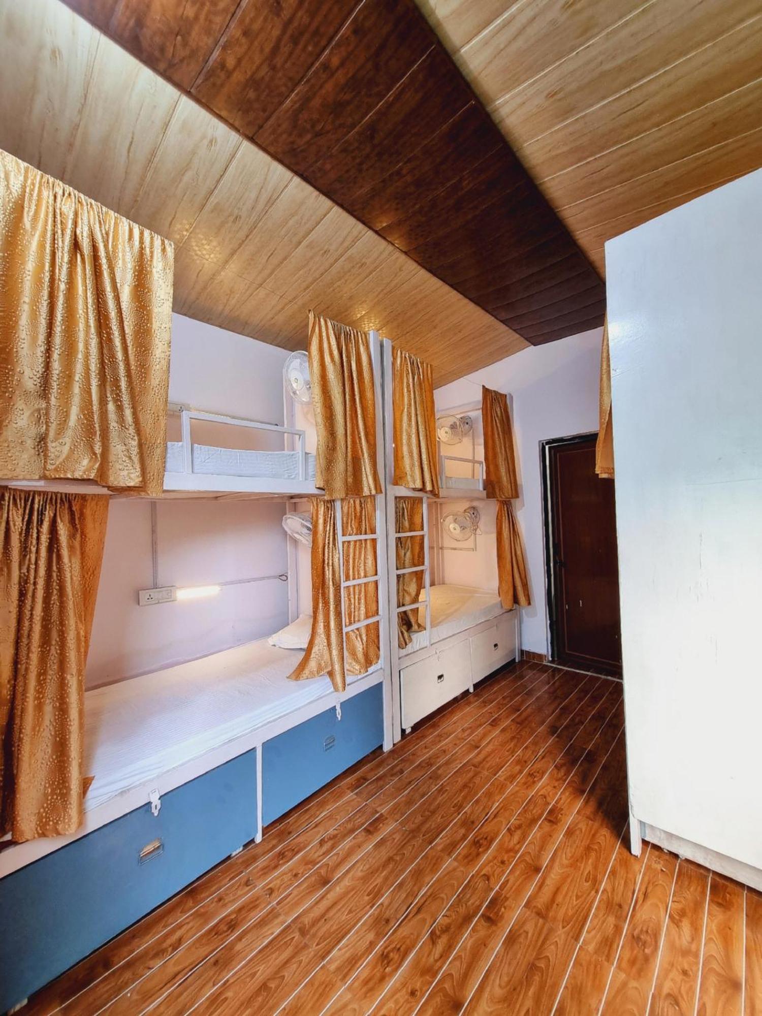 Landlopers Hostel Rishīkesh Exteriör bild