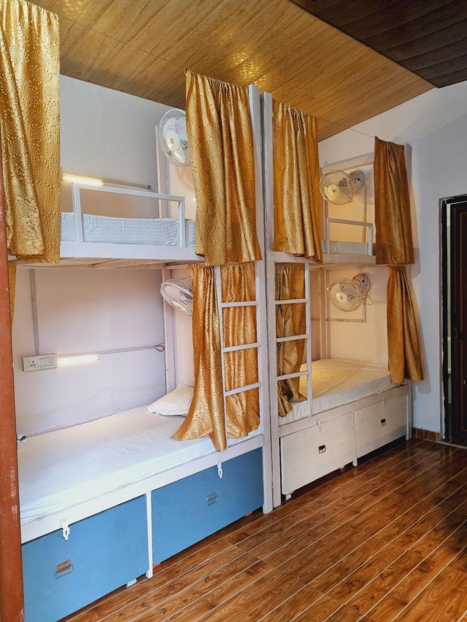 Landlopers Hostel Rishīkesh Exteriör bild