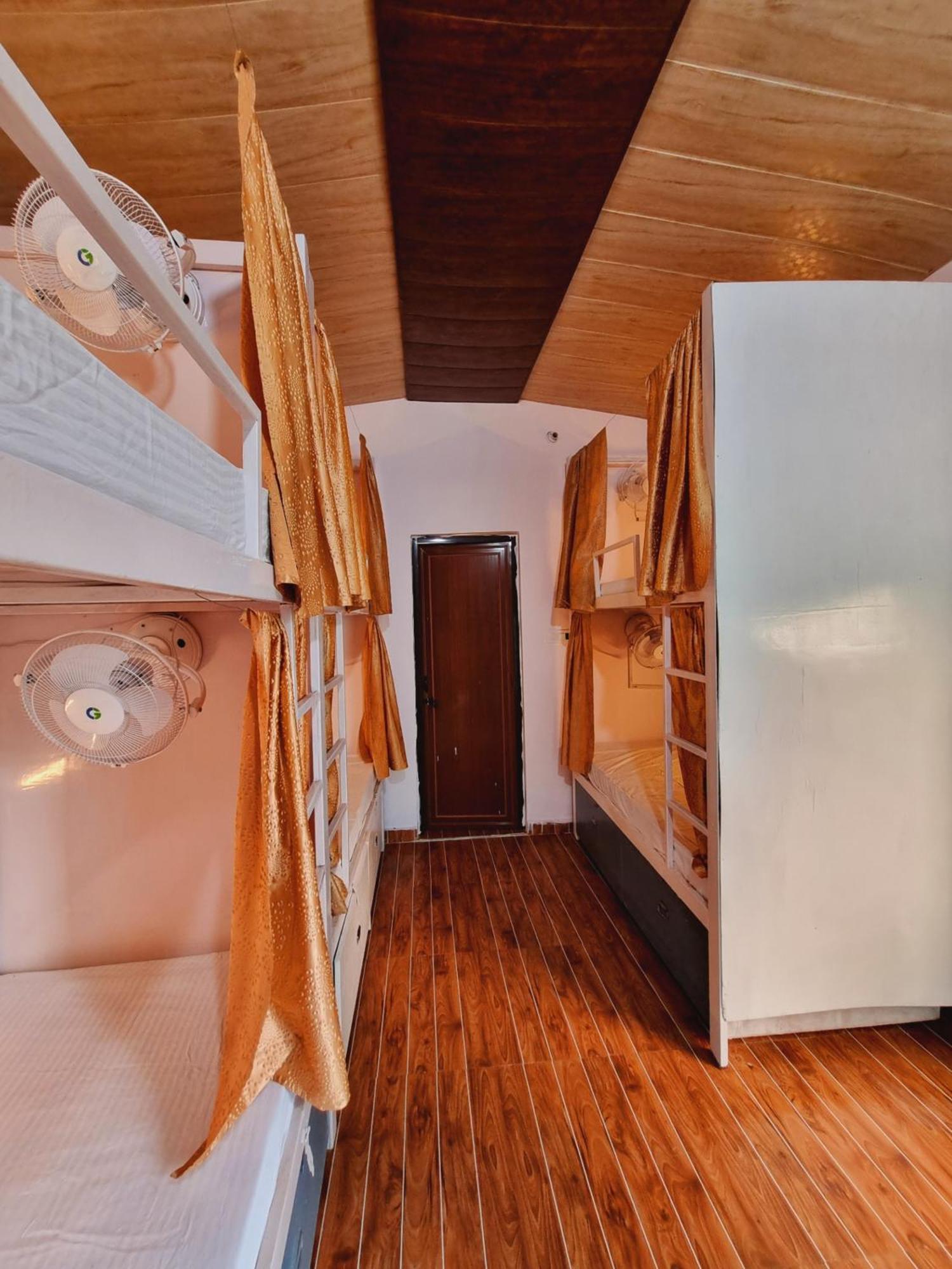 Landlopers Hostel Rishīkesh Exteriör bild