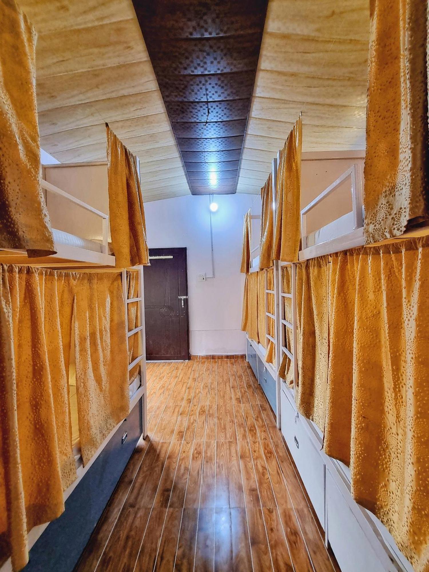 Landlopers Hostel Rishīkesh Exteriör bild