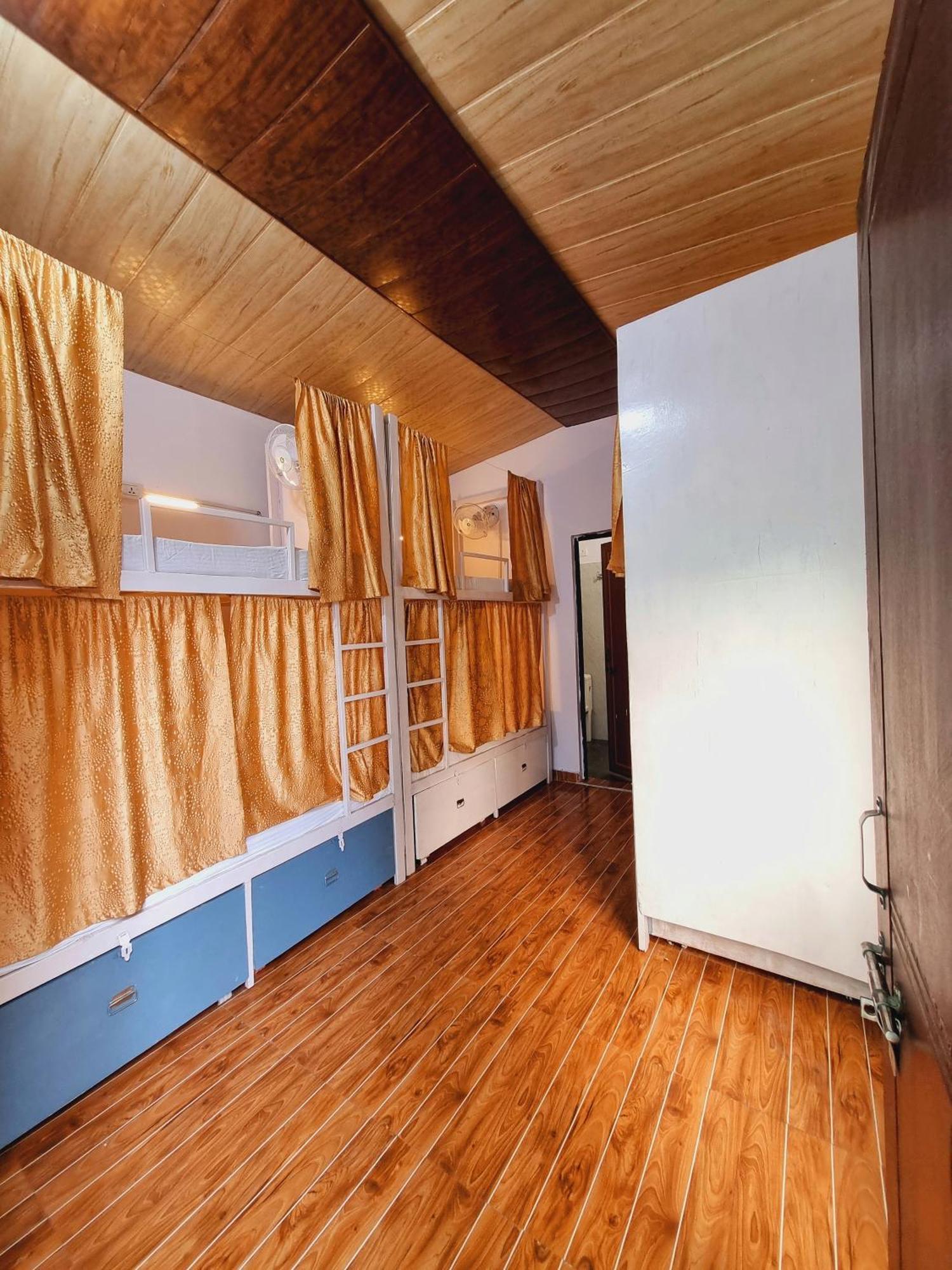 Landlopers Hostel Rishīkesh Exteriör bild