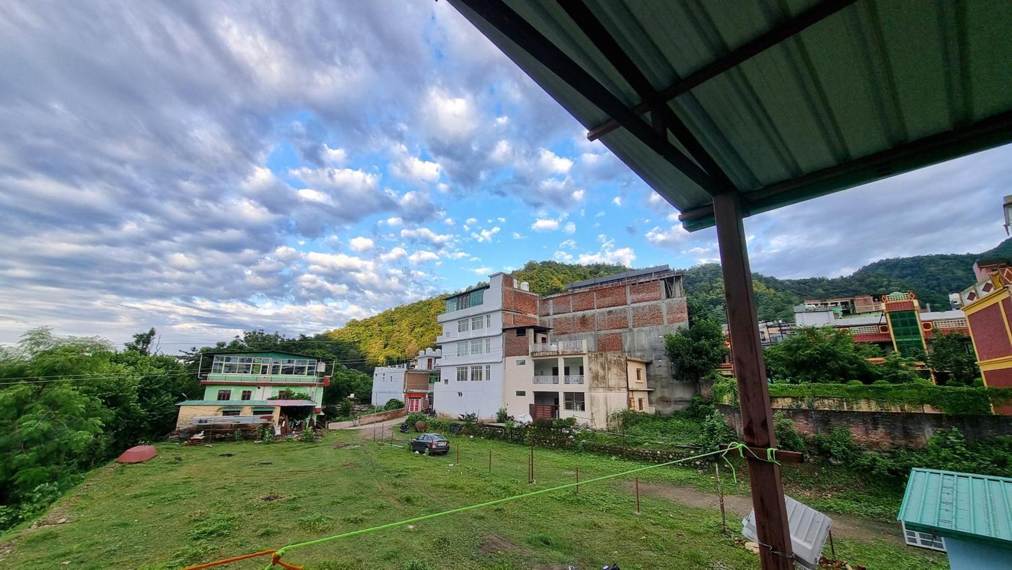 Landlopers Hostel Rishīkesh Exteriör bild