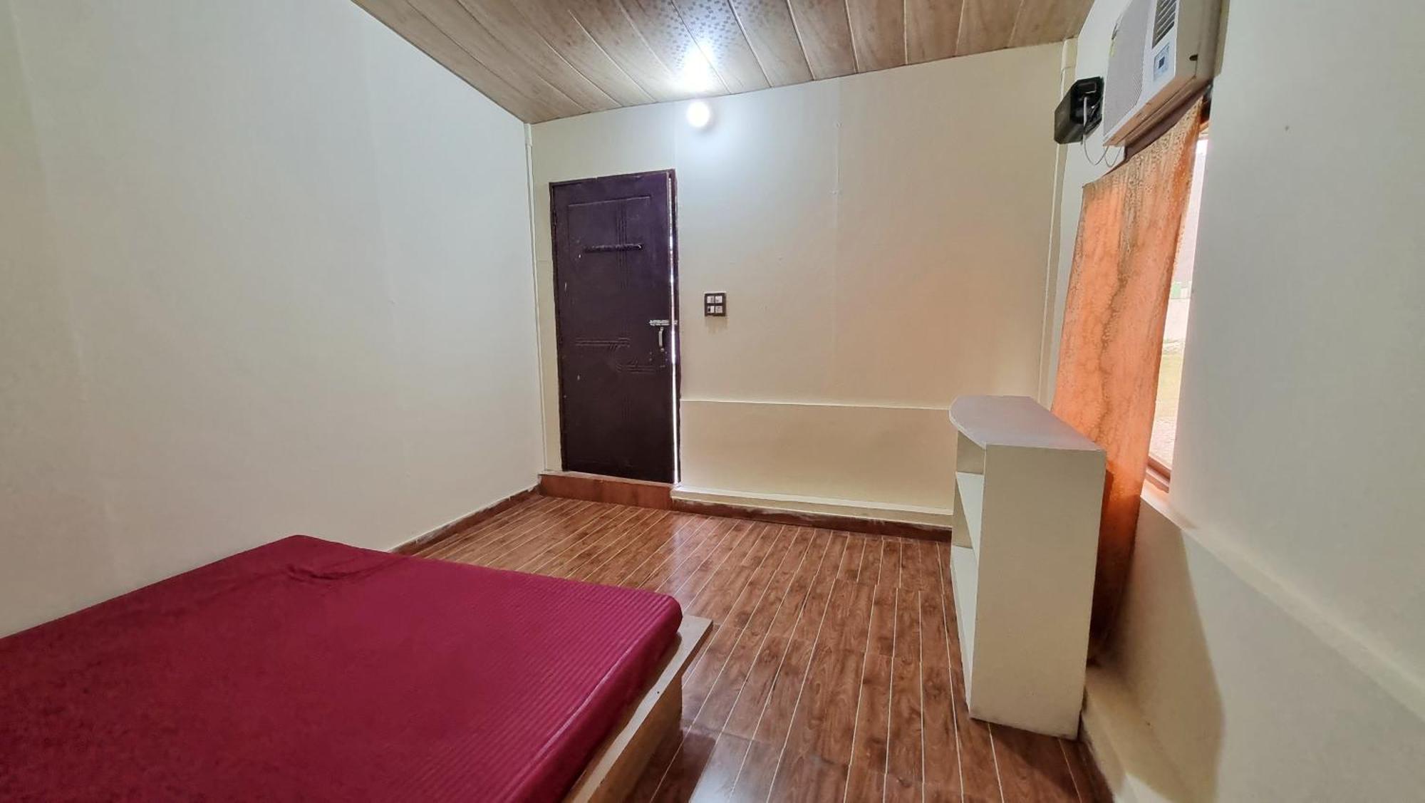 Landlopers Hostel Rishīkesh Exteriör bild