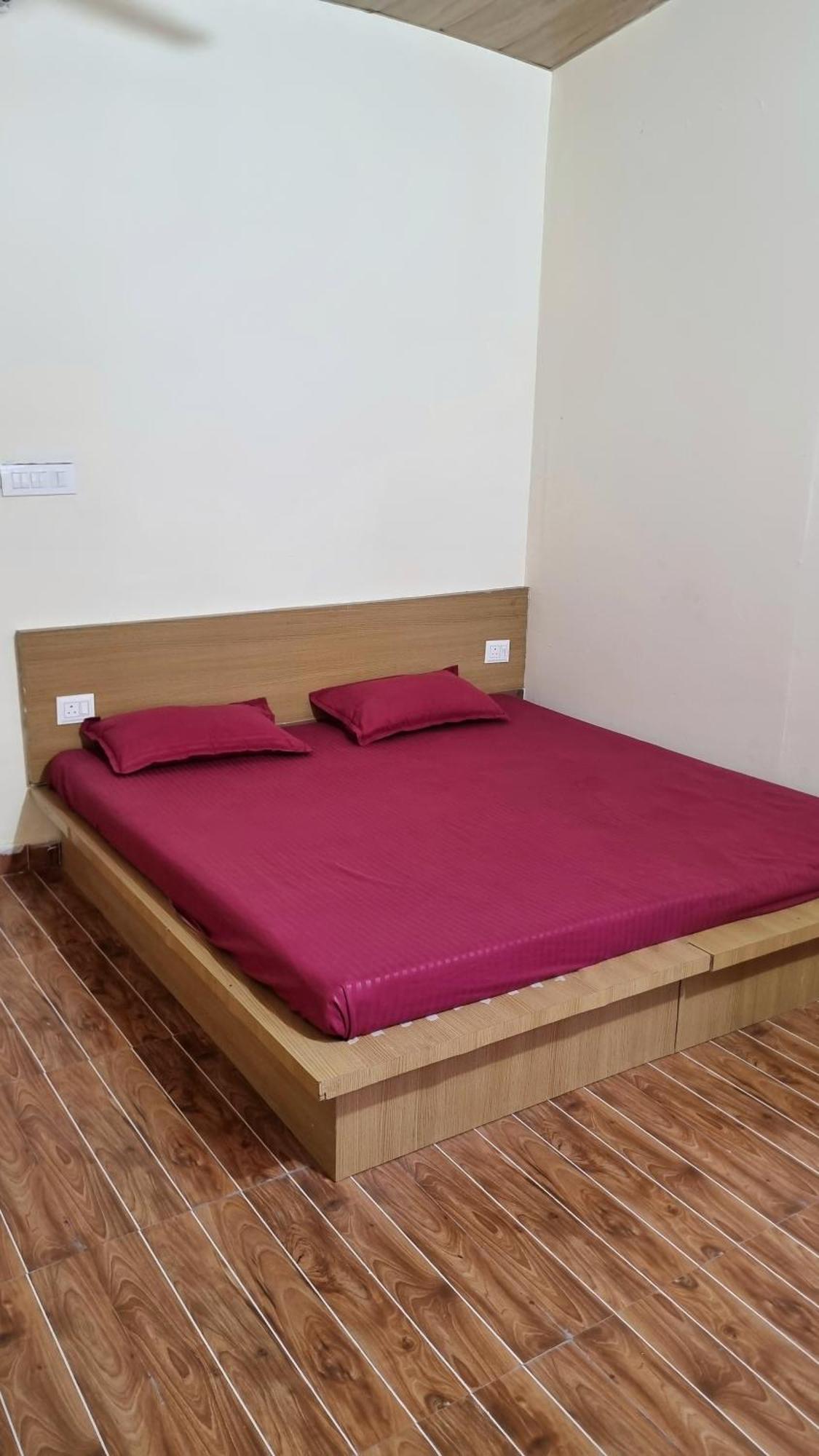 Landlopers Hostel Rishīkesh Exteriör bild