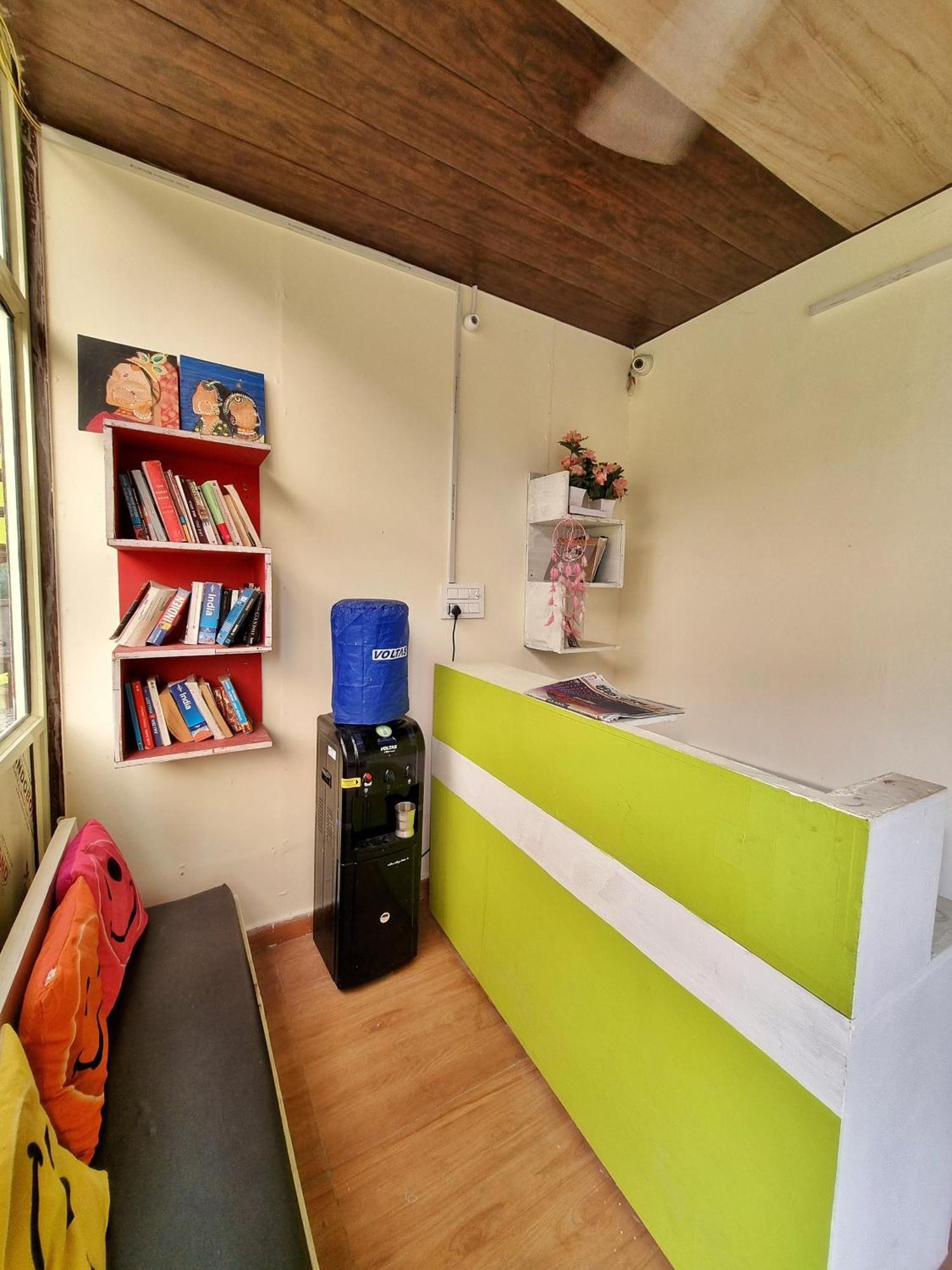 Landlopers Hostel Rishīkesh Exteriör bild